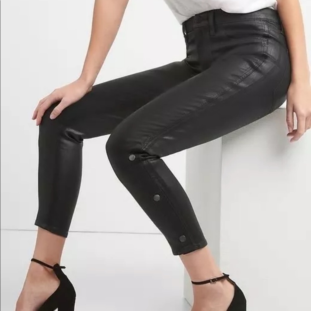 GAP Mid Rise Inner Cozy Leggings in Coated Black